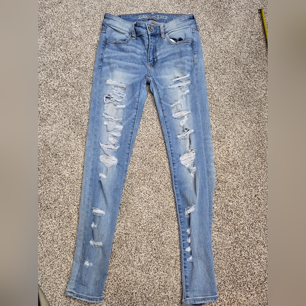 Euc AE super stretch skinny jeans. Sz 2 Regular. Measurements in photos.